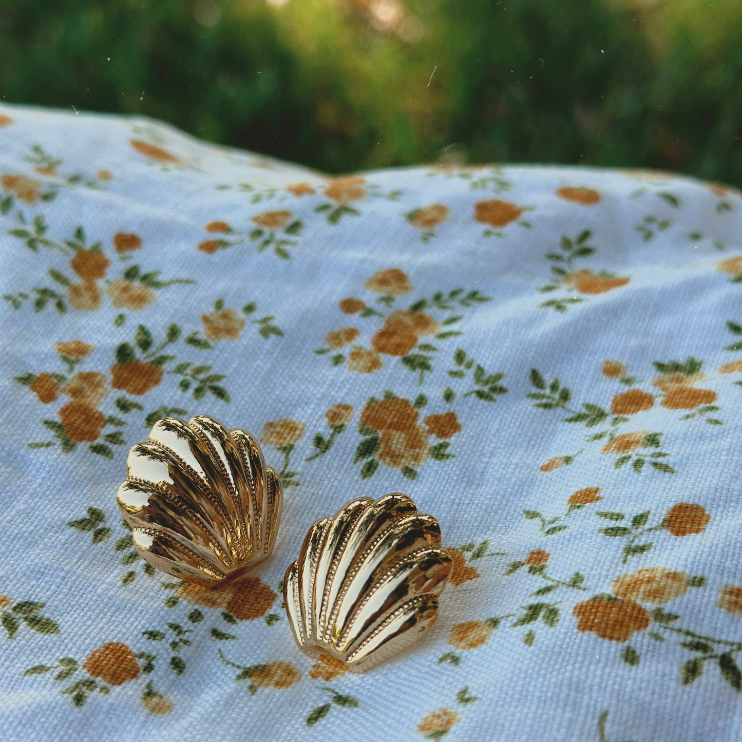 Ari Seashell Stud Earrings